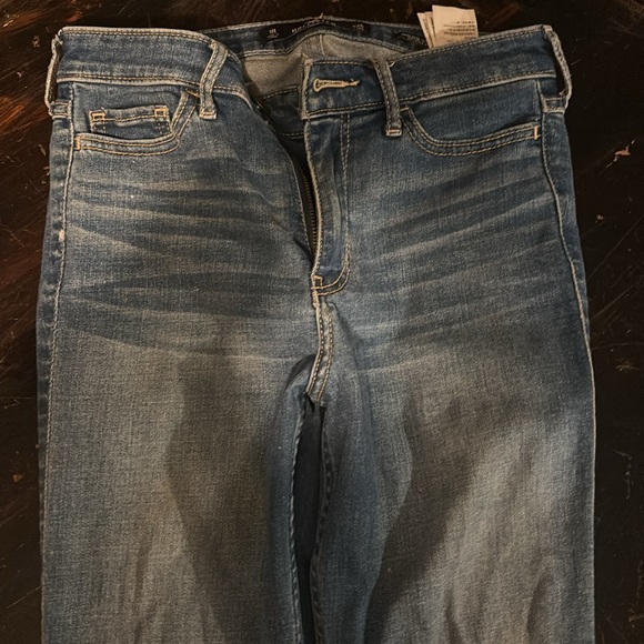 Hollister High-Rise Super Skinny Jeans - Picture 2 of 5